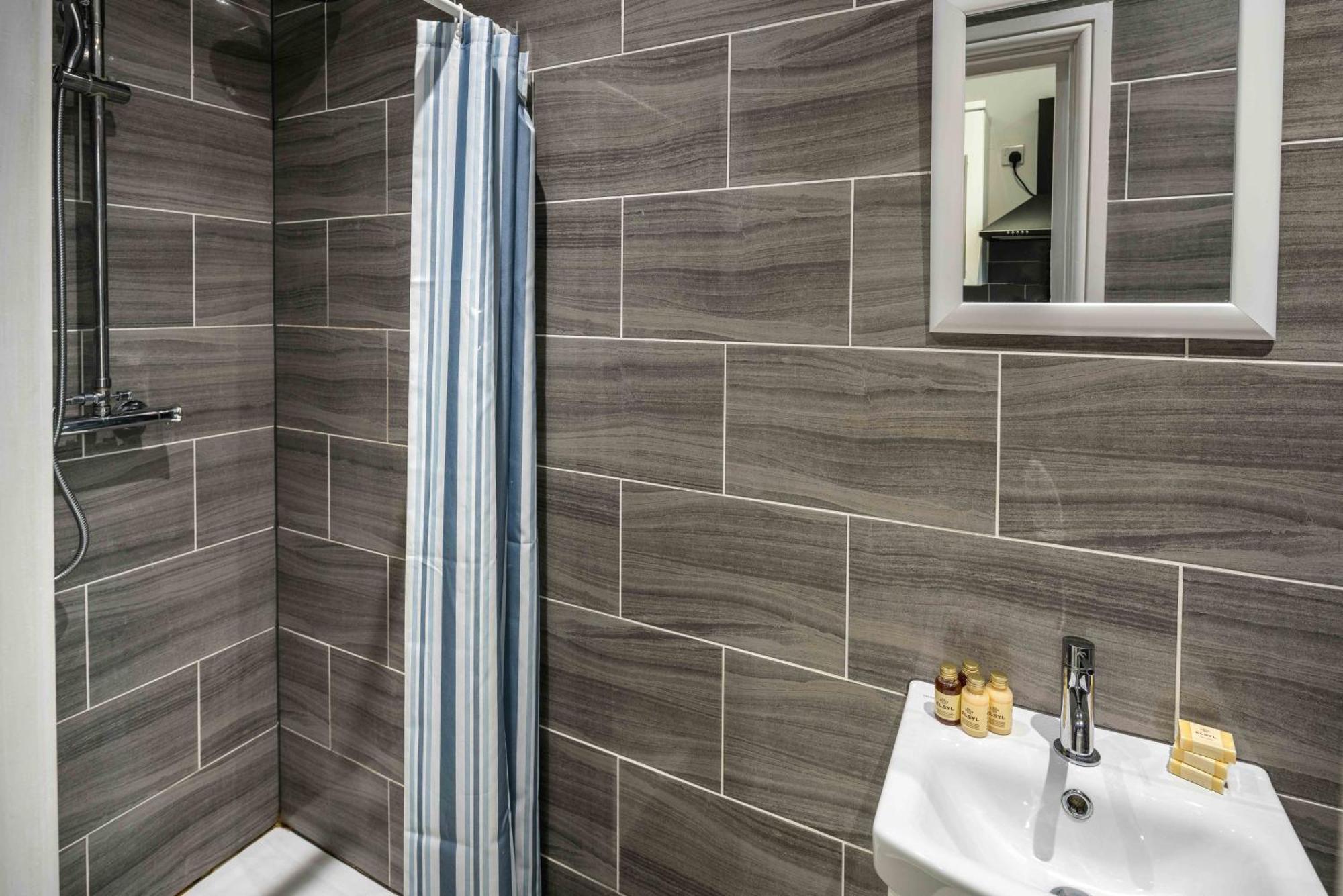 Modern 2br Flat - 7 Min To Whitechapel Station Londra